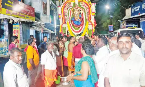 குலசேகரன்பட்டினம் தசரா திருவிழா  - அன்னை முத்தாரம்மன் இன்று இரவு பாலசுப்ரமணியர் கோலத்தில் பவனி