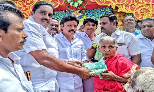 நாங்குநேரியில் அ.தி.மு.க. சார்பில் நலத்திட்ட உதவிகள்