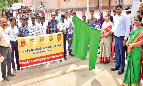 பாளையில் மழைநீர் சேகரிப்பு குறித்த விழிப்புணர்வு பேரணி -கலெக்டர், மாவட்ட முதன்மை நீதிபதி தொடங்கி வைத்தனர்