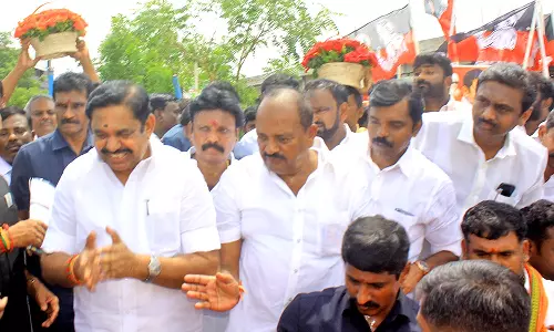 நெல்லை கே.டி.சி.நகரில் எடப்பாடி பழனிசாமிக்கு அ.தி.மு.க.வினர் உற்சாக வரவேற்பு