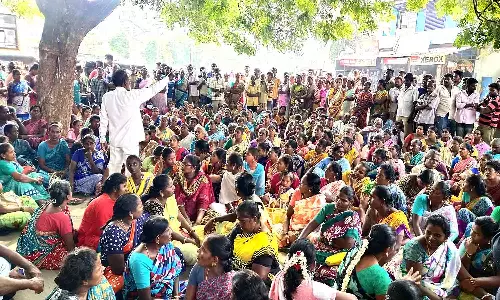 வேலூர் மாநகராட்சி அலுவலகம் முன்பு தூய்மை பணியாளர்கள் போராட்டம்