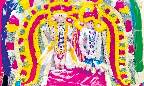 திருக்கருகாவூர் கர்ப்பரட்சாம்பிகை கோவிலில் நவராத்திரி விழா