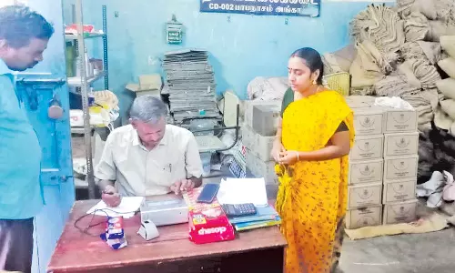 பாபநாசம் பகுதி ரேஷன் கடையில் அதிகாரி ஆய்வு