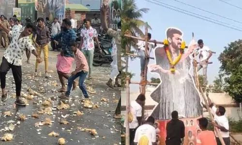 வெளியானது லியோ: 500 தேங்காய்கள் உடைத்து ரசிகர்கள் கொண்டாட்டம்