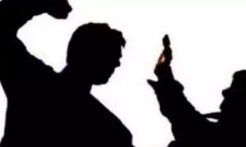 தாசில்தார் மீது சரமாரி தாக்குதல்