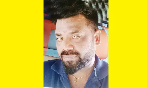 கல்லூரி பஸ் மோதி டிரைவர் பலி