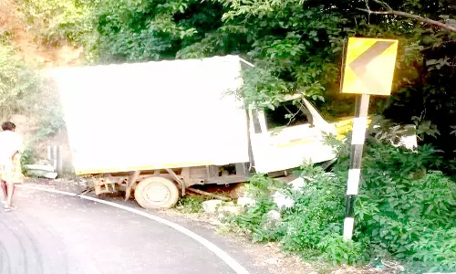 ஏலகிரி மலை கொண்டை ஊசி வளைவில் விபத்து