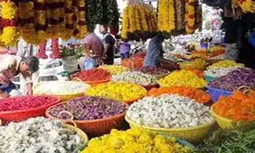 பரமத்தி வேலூர் பகுதிகளில் பூக்களின் விலை உயர்வு