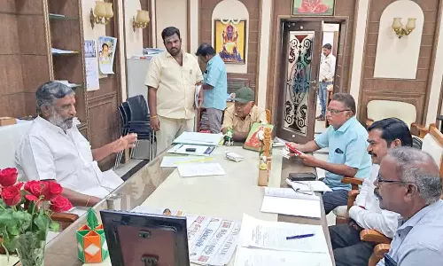 கொம்யூன் பஞ்சாயத்து அதிகாரிகளுடன் அமைச்சர் தேனீ.ஜெயக்குமார் ஆலோசனை