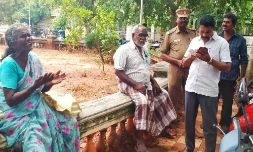 நாகர்கோவில் கலெக்டர் அலுவலகத்தில் மனு கொடுத்த வயதான தம்பதி தரையில் உருண்டதால் பரபரப்பு