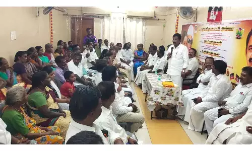 மாணவர்களை தவறான பாதையில் தி.மு.க. வழிநடத்துகிறது