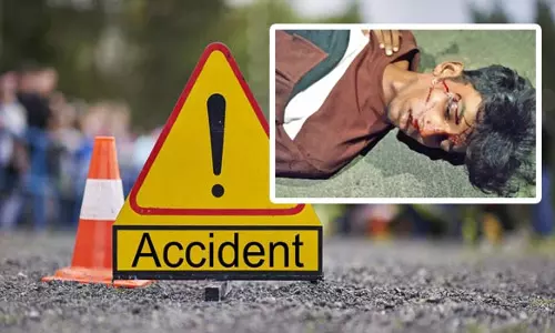 முக்கூடல் அருகே  மோட்டார் சைக்கிள்கள் மோதல்; வாலிபர் பலி