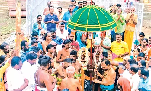 மயிலாடுதுறை துலாக்கட்ட காவிரியில் ஐப்பசி மாத துலா உற்சவம் தொடக்கம்