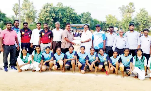 மாவட்ட அளவிலான கபடி போட்டியில் மத்தூர் கலைமகள் கலாலயா பள்ளி மாணவிகள் சாதனை