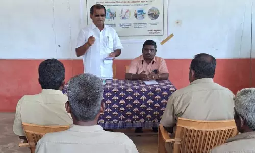 சாமளாபுரத்தில் தூய்மை பணியாளர்களுக்கான விழிப்புணர்வு கூட்டம்