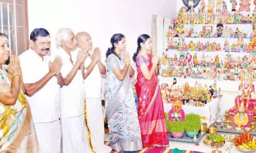 திருப்பூரில் நவராத்திரி விழா வழிபாடு