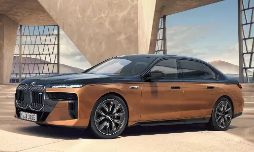 விலை ரூ. 2.50 கோடி தான்.. இரு புதிய கார்களை அறிமுகம் செய்த பி.எம்.டபிள்யூ.