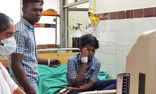 தலைமை ஆசிரியர் தாக்கியதில் பிளஸ்-2 மாணவன் காயம்