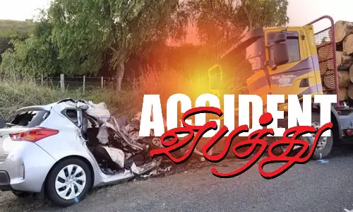 நின்றிருந்த லாரி மீது கார் மோதிய விபத்தில் சிகிச்சையில் இருந்த 4 மாத பெண் குழந்தை பலி