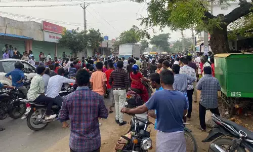 சாக்கடை கால்வாய் அடைப்பை சரி செய்ய கோரி திருப்பூரில் பொதுமக்கள் திடீர் சாலை மறியல்