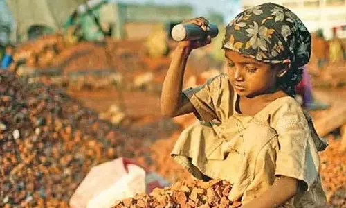 கோழி பண்ணையில் வேலை பார்த்த 6 குழந்தை தொழிலாளர்கள் மீட்பு