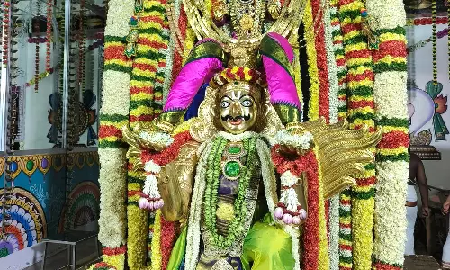 தென்திருப்பதி திருமலை ஸ்ரீவாரி ஆலயத்தில் கருட வாகனத்தில் எழுந்தருளிய மலையப்பசாமி