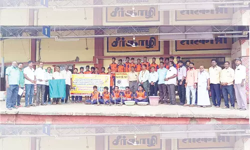 சீர்காழி ரெயில் நிலையத்தில் தூய்மை பணி