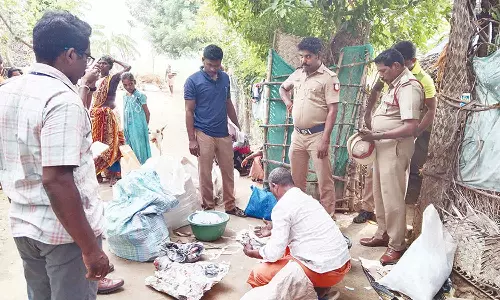 நாட்டு வெடி தயாரித்த 3 பெண்கள் கைது