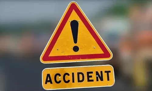 சரக்கு லாரி- பஸ் மோதி 6 பேர் படுகாயம்