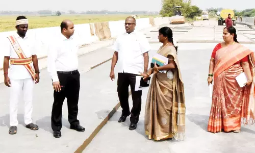 முதலைமுத்துவாரி பால கட்டுமான பணி அடுத்த மாதம் முடிவடையும்- கலெக்டர் தகவல்