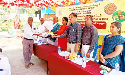 விவசாயிகளுக்கு இடு பொருட்கள்