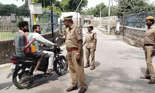 ஆயுத பூஜை- தீபாவளி கூட்ட நெரிசல் - திருப்பூரில் போலீசார் தீவிர கண்காணிப்பு