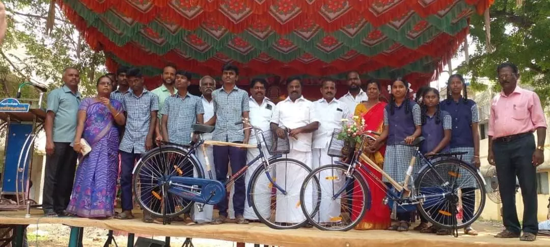 விலையில்லா சைக்கிள் வழங்கும் விழா விலையில்லா சைக்கிள் வழங்கும் விழா