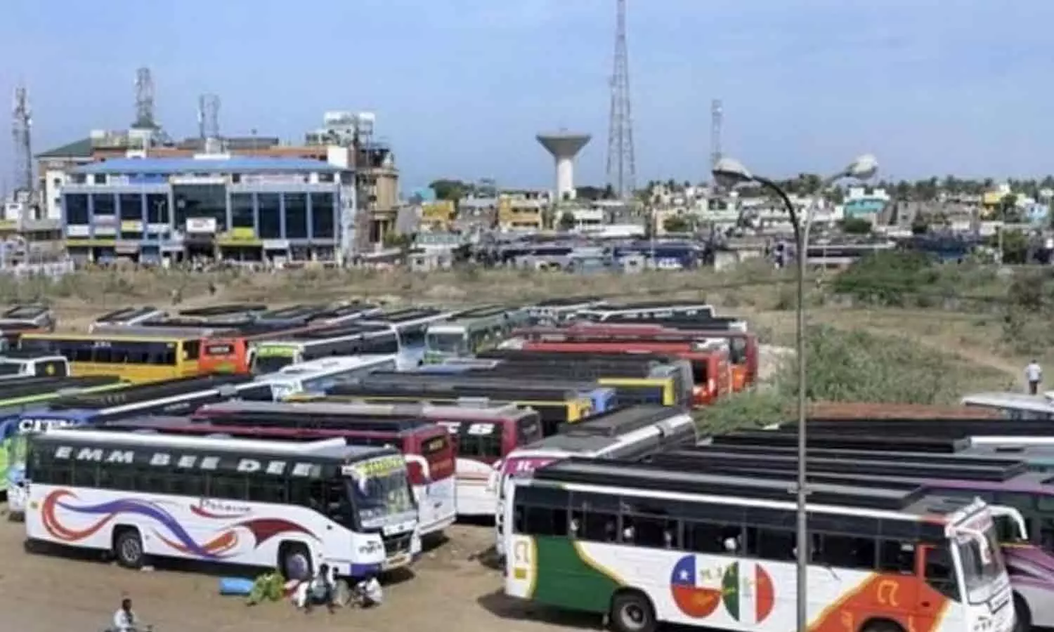 ஆம்னி பஸ்களில் அதிக கட்டணம் குறித்து புகார் அளிக்க உதவி எண்