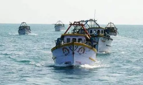 ராமேசுவரம் மீனவர்கள் 4 பேர் நிபந்தனையுடன் விடுதலை