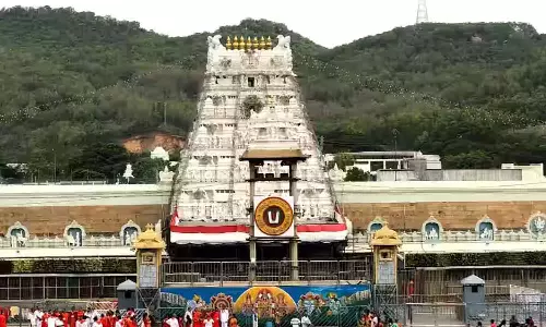 திருப்பதி கோவிலில் பாடல் பாடி சேவை செய்ய பாடகர்கள் தேர்வு- ஆன்லைனில் விண்ணப்பிக்கலாம்