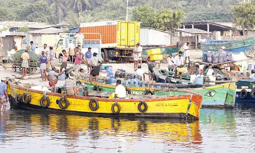 வேலை நிறுத்த போராட்டம் வாபஸ்: 5 நாட்களுக்குபின் கடலுக்கு சென்ற ராமேசுவரம் மீனவர்கள்