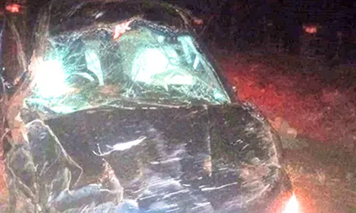 நாங்குநேரியில் கார் பள்ளத்தில் கவிழ்ந்து நாகர்கோவில் பெண் பலி