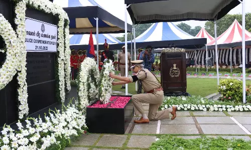 இன்று காவலர் வீர வணக்க நாள்: மரியாதை செலுத்திய தலைவர்கள், அதிகாரிகள்