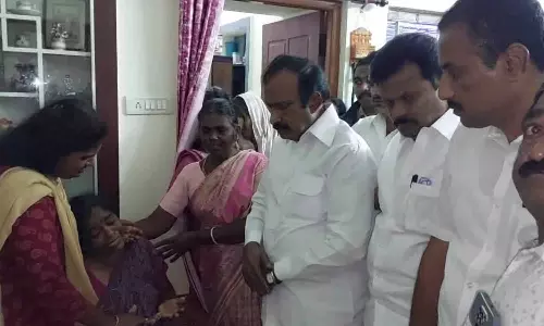 வால்பாறையில் நீரில் மூழ்கி பலி: 5 கல்லூரி மாணவர்கள் உடலுக்கு அமைச்சர் முத்துசாமி அஞ்சலி