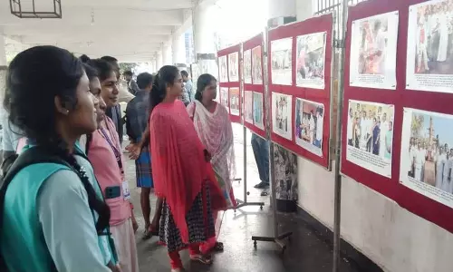 வடசேரி பேருந்து நிலையத்தில் அரசின் சாதனைகள் குறித்த புகைப்பட கண்காட்சி