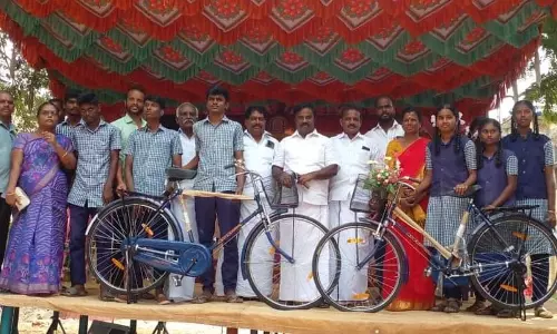 விலையில்லா சைக்கிள் வழங்கும் விழா