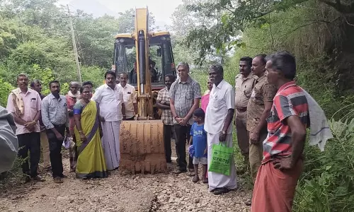 பாலமோர் ஊராட்சி பகுதியில் ரூ.11 லட்சம் மதிப்பீட்டில் கான்கிரீட் தளம் அமைக்கும் பணி