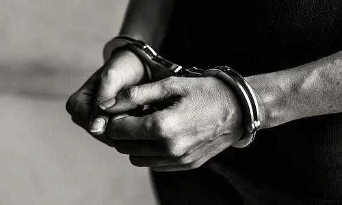 மது விற்றவர் கைது-25 மது பாட்டில்கள் பறிமுதல்