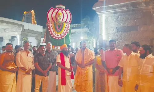 நவராத்திரி 6-ம் திருவிழா - பகவதி அம்மன் வாகன பவனியில் திரளான பக்தர்கள் பங்கேற்பு