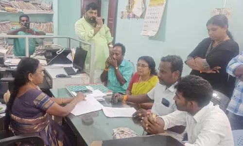 மண்டைக்காடு பேரூராட்சியில் இரவு வரை நீடித்த உள்ளிருப்பு போராட்டம்