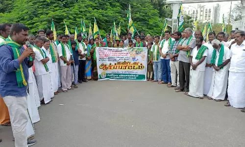 டி.எஸ்.பி.யை கண்டித்து திருப்பூரில் விவசாயிகள் ஆர்ப்பாட்டம்