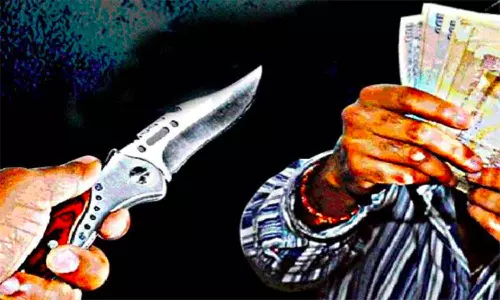 கத்தியை காட்டி வழிப்பறியில் ஈடுபட்ட ரவுடி கைது