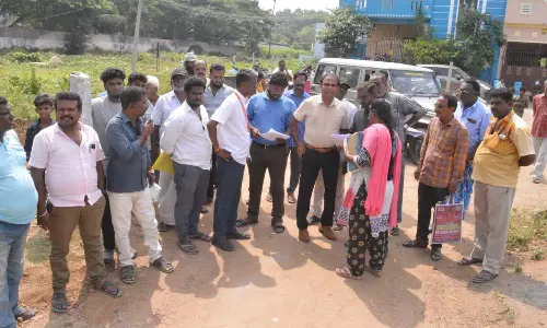 வேலூர் ஓட்டேரியில் சுடுகாட்டை சுற்றி வேலி அமைக்க முயற்சி