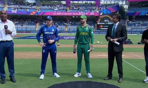 இங்கிலாந்து பந்து வீச்சு தேர்வு- தென் ஆப்பிரிக்காவுக்கு எதிராக களமிறங்கும் பென் ஸ்டோக்ஸ்